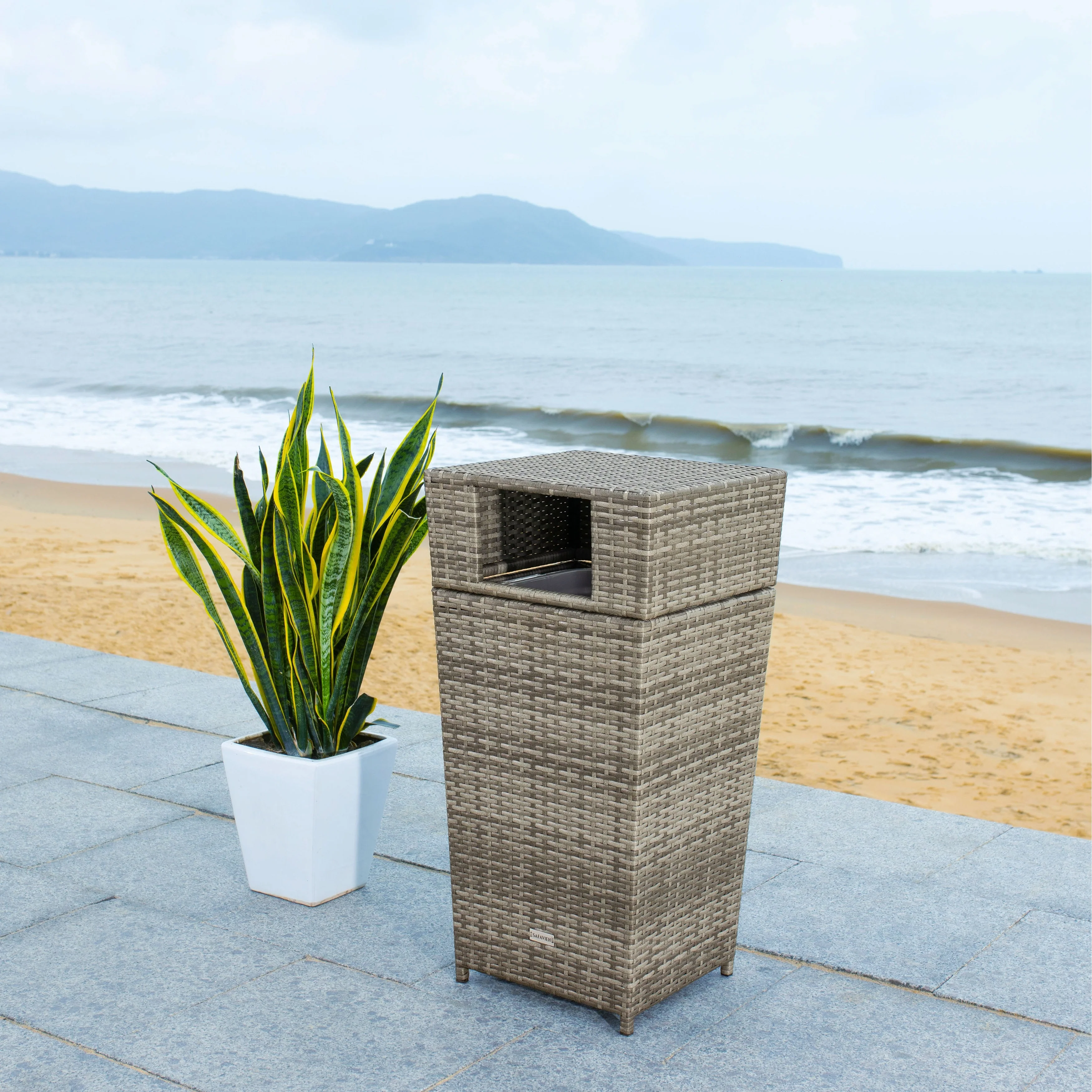 SAFAVIEH Outdoor Jennie Trash Bin (Fully Assembled)