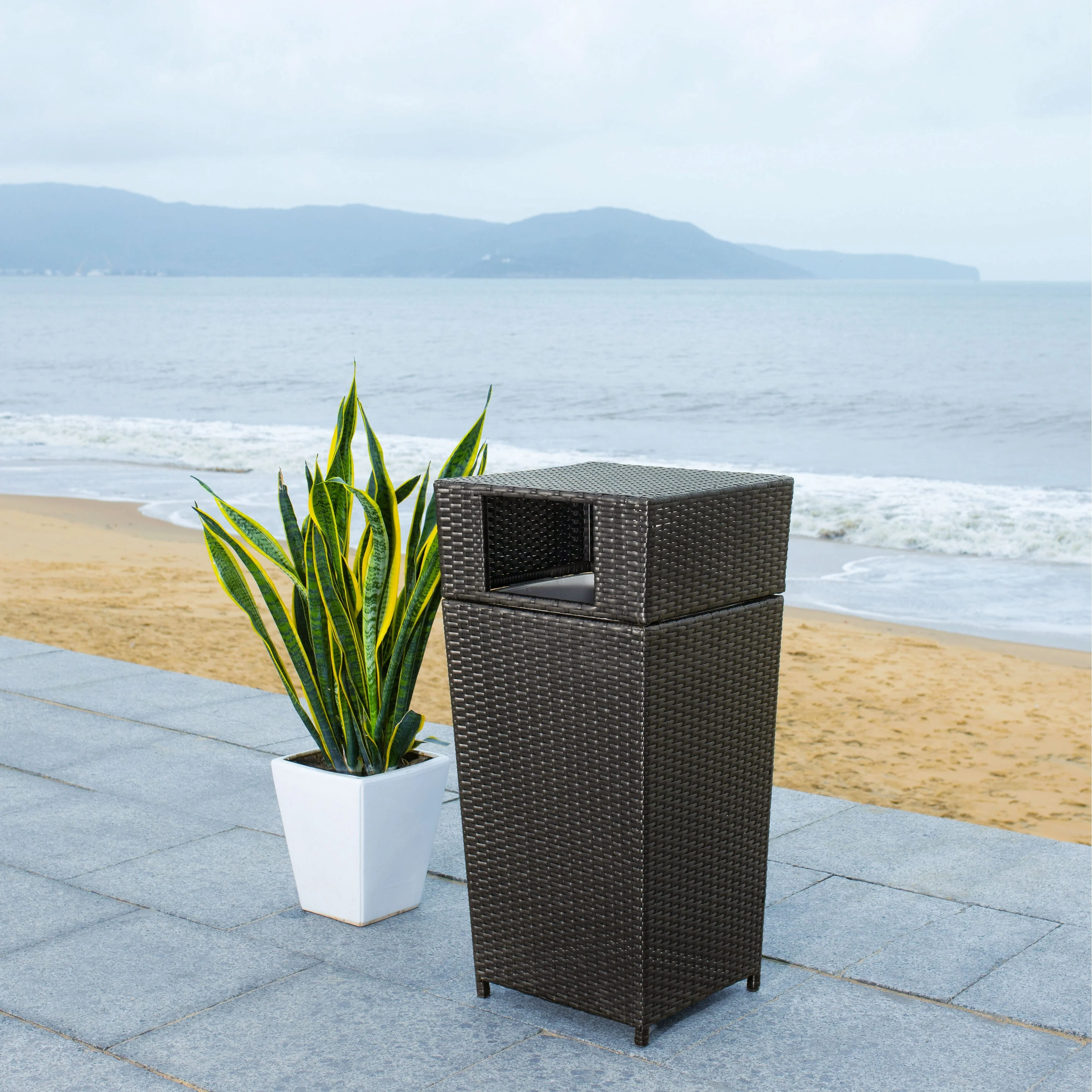 SAFAVIEH Outdoor Jennie Trash Bin (Fully Assembled)