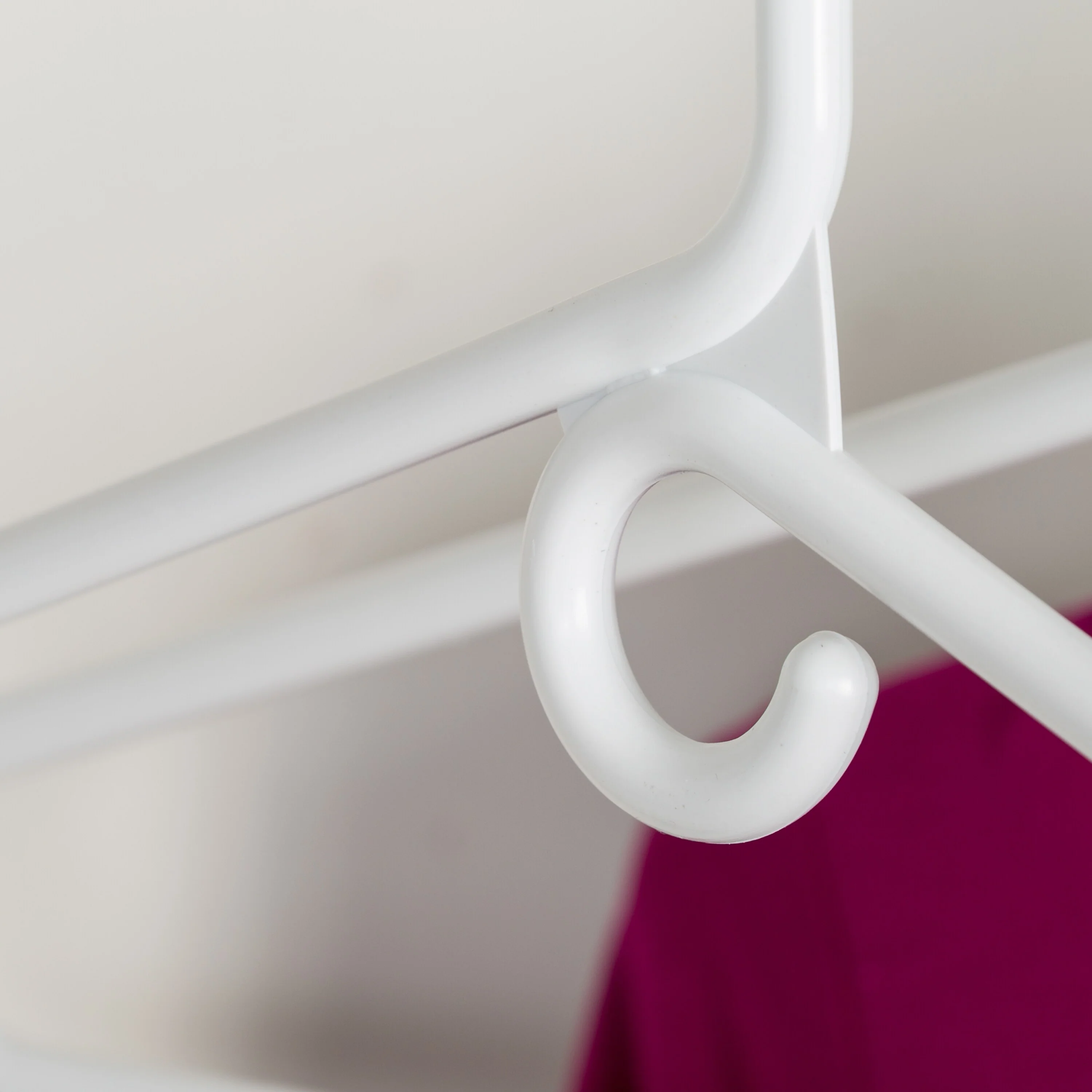Honey-Can-Do White Plastic Heavy-Duty Tubular Hangers (18-Pack)