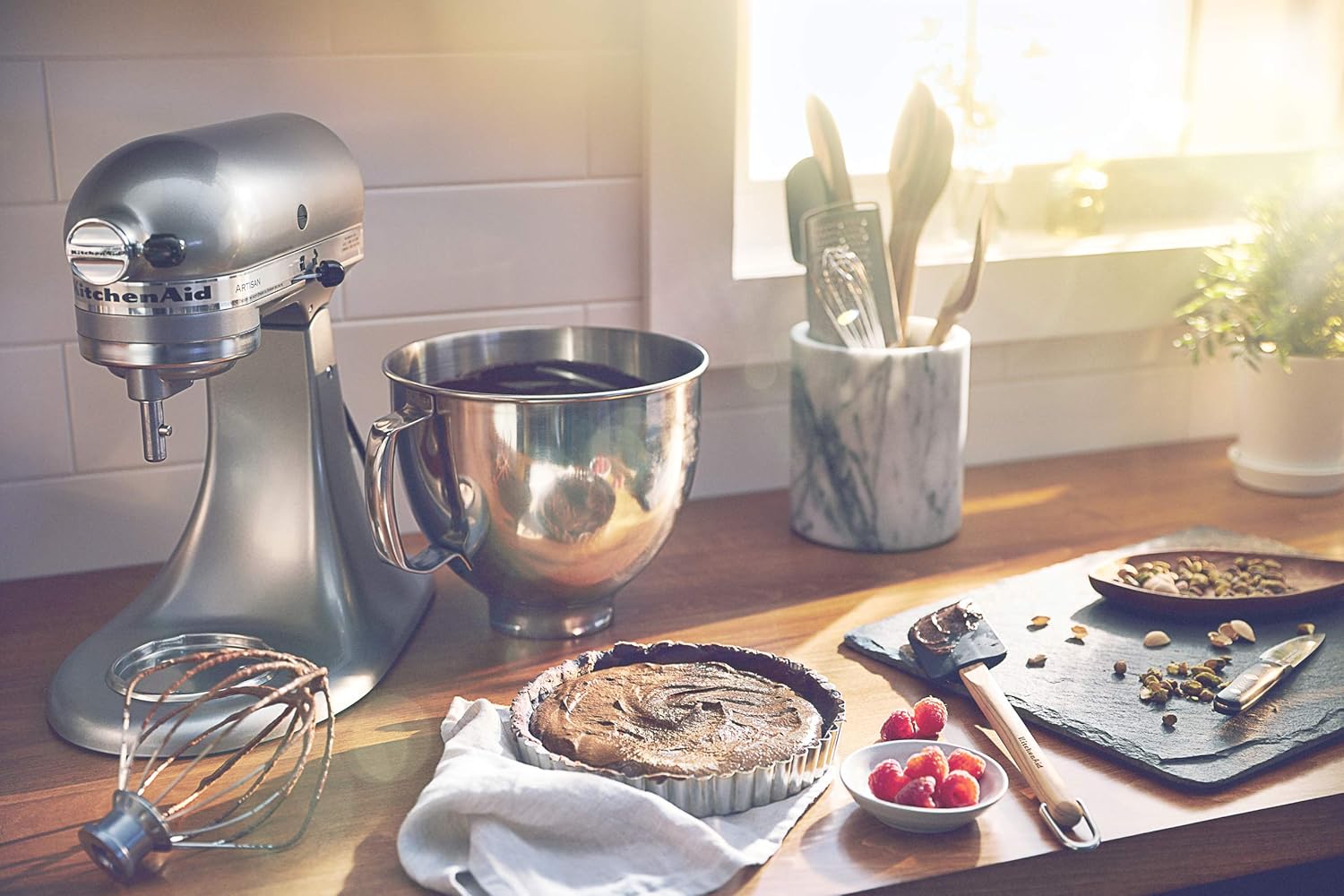 KitchenAid Artisan Series 5 Quart Tilt Head Stand Mixer with Pouring Shield KSM150PSr