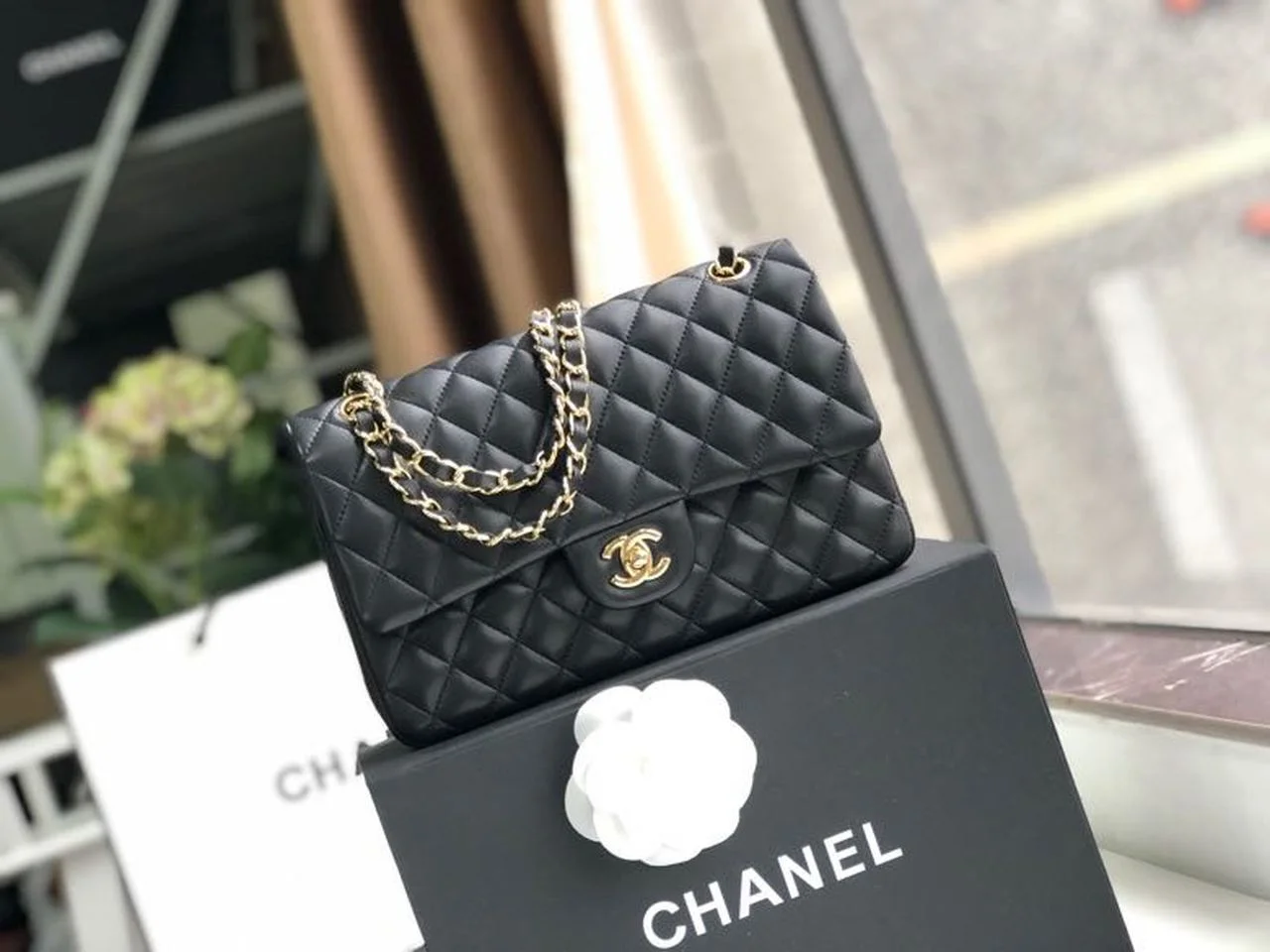 Chanel Classic Handbag Gold Toned Hardware BlackFor Women, Women's Bags, Shoulder And Crossbody Bags 10.2in/26cm A01112