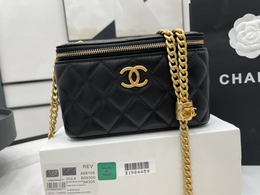 Chanel Small Vanity Case Black With Gold Zipper For Women, Women's Bags 5.9in/15cm