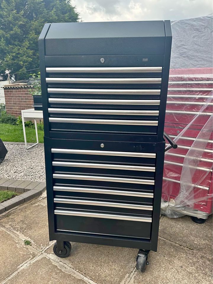 Halfords Advance cabinet Tool Box 12 drawer Slow Close Bottom brand new Top Used Good Condition.