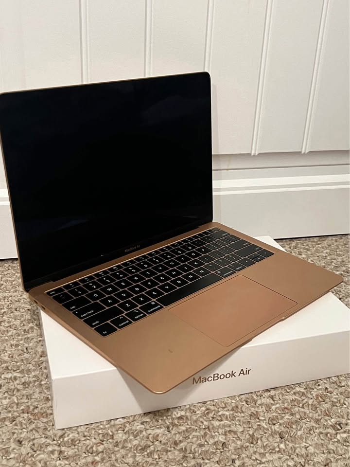MacBook Air 2019 128gb.