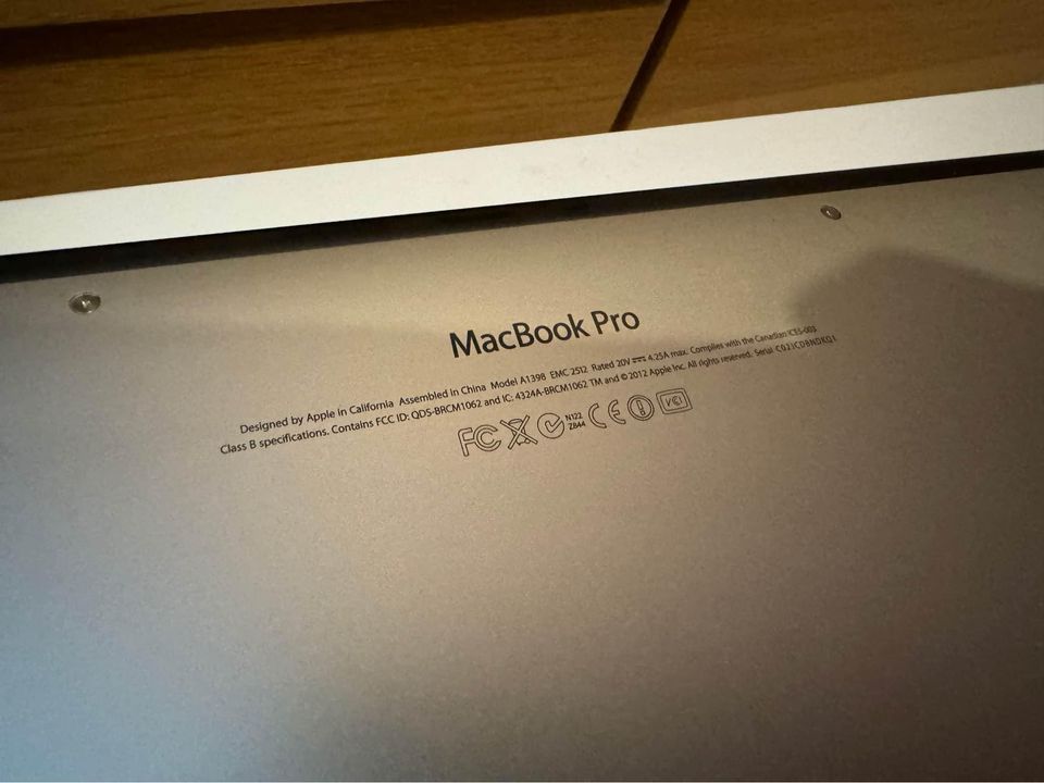 Immaculate like-new quality MacBook Pro 15inch no scratches, everything original authentic!