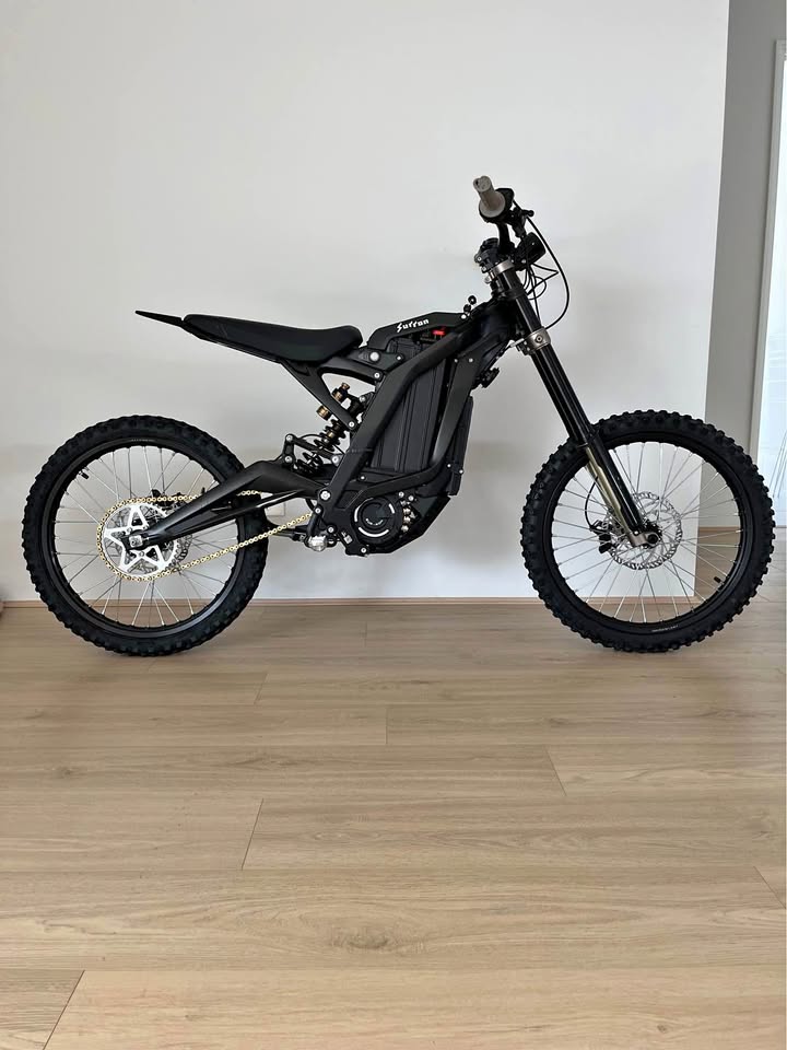 · 2023 Surron electric dirt bike - Like New!