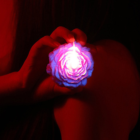 Kinklair Glow-in-the-Dark Peony Drip Candle – 45°C Ylang Ylang Scented Soy Wax
