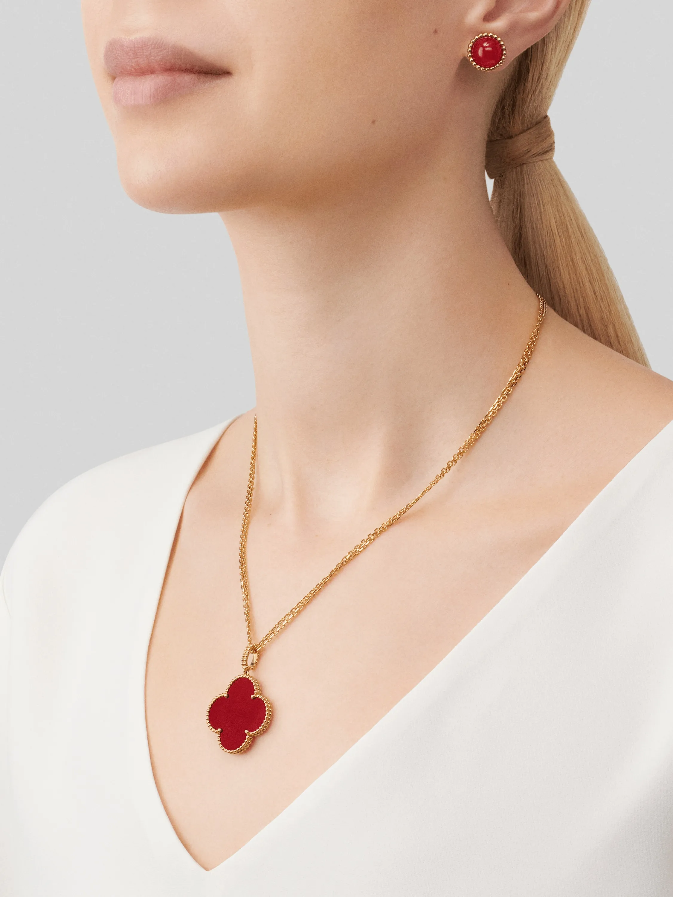 Van Cleef&Arpels Vintage Magic Alhambra long necklace