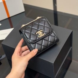 Chanel CC Crossbody Bag Black in Lambskin, Gold hardware