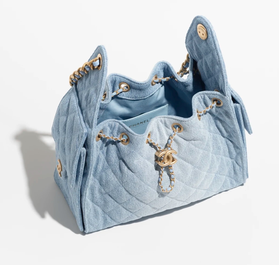 CHANEL 25 Small Handbag-Washed Denim