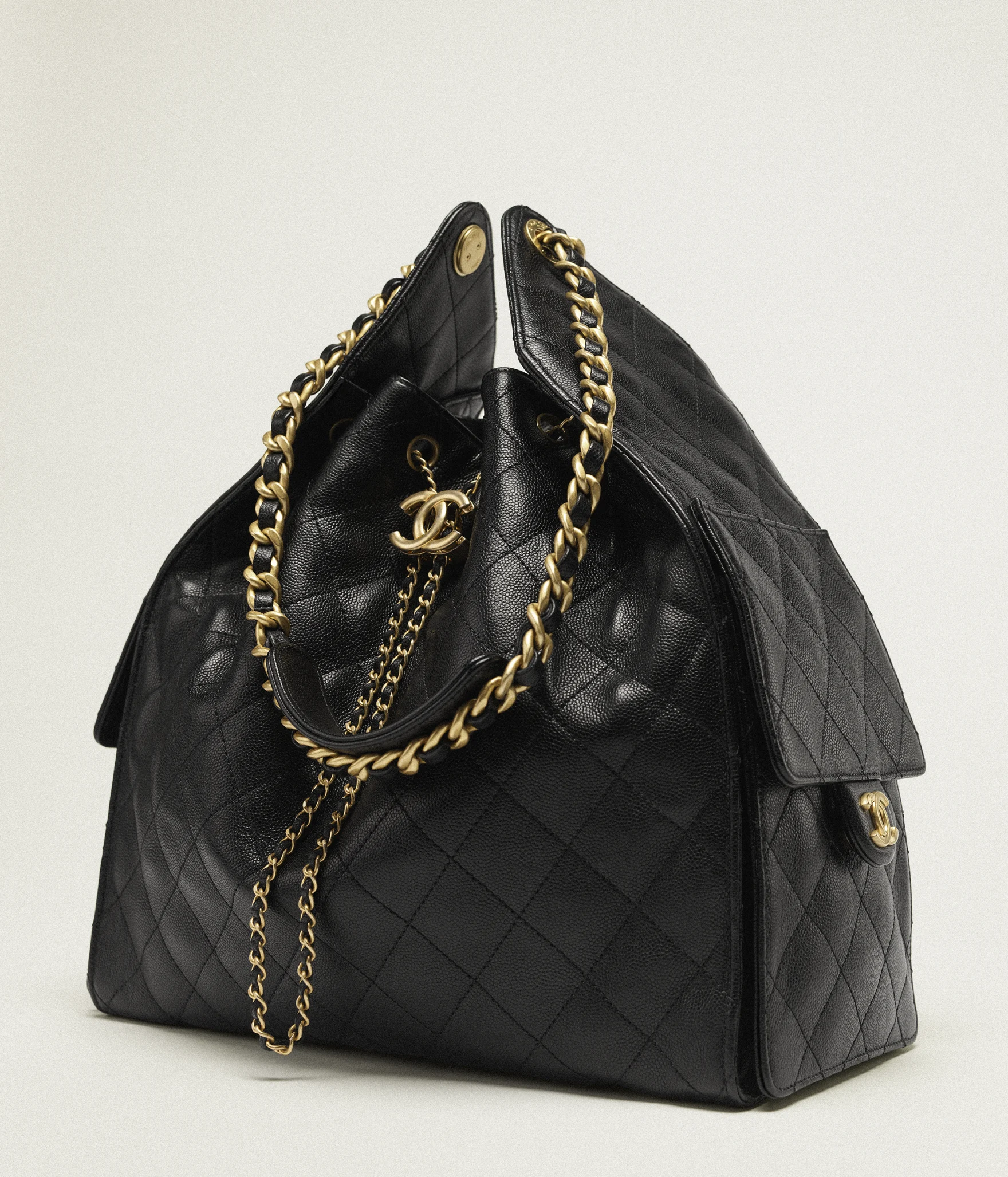 CHANEL 25 Medium Handbag Black