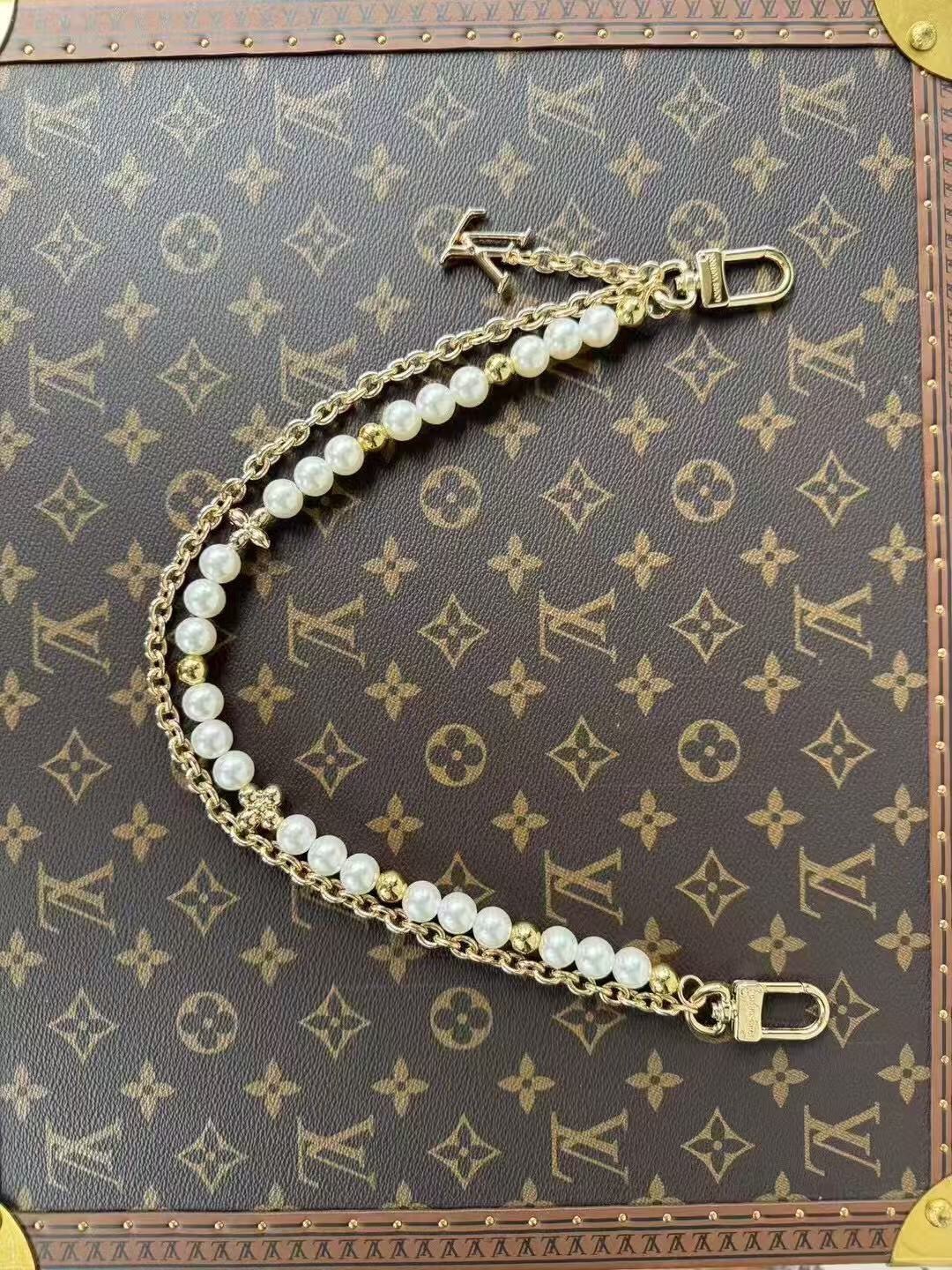 LV Pearl River Bag Charm M02608