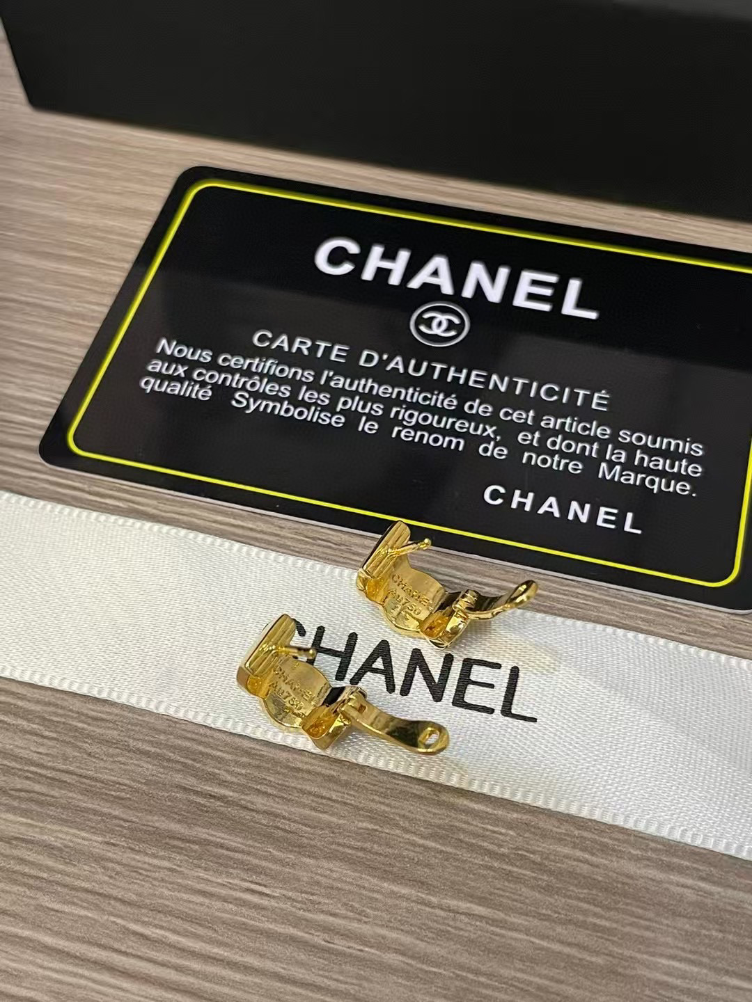 CHANEL quilted pattern earrings