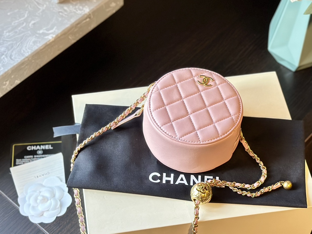Lambskin Quilted Round Pearl Crush Clutch With Chain