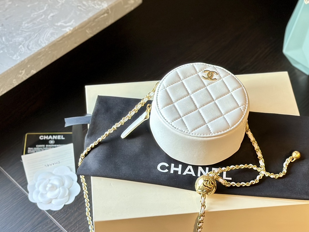 Lambskin Quilted Round Pearl Crush Clutch With Chain