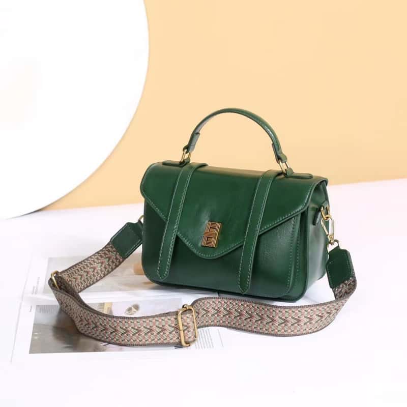 Genuine leather commuter bag 2025 new top layer cowhide messenger bag vegetable tanned ladies versatile shoulder bag messenger bag