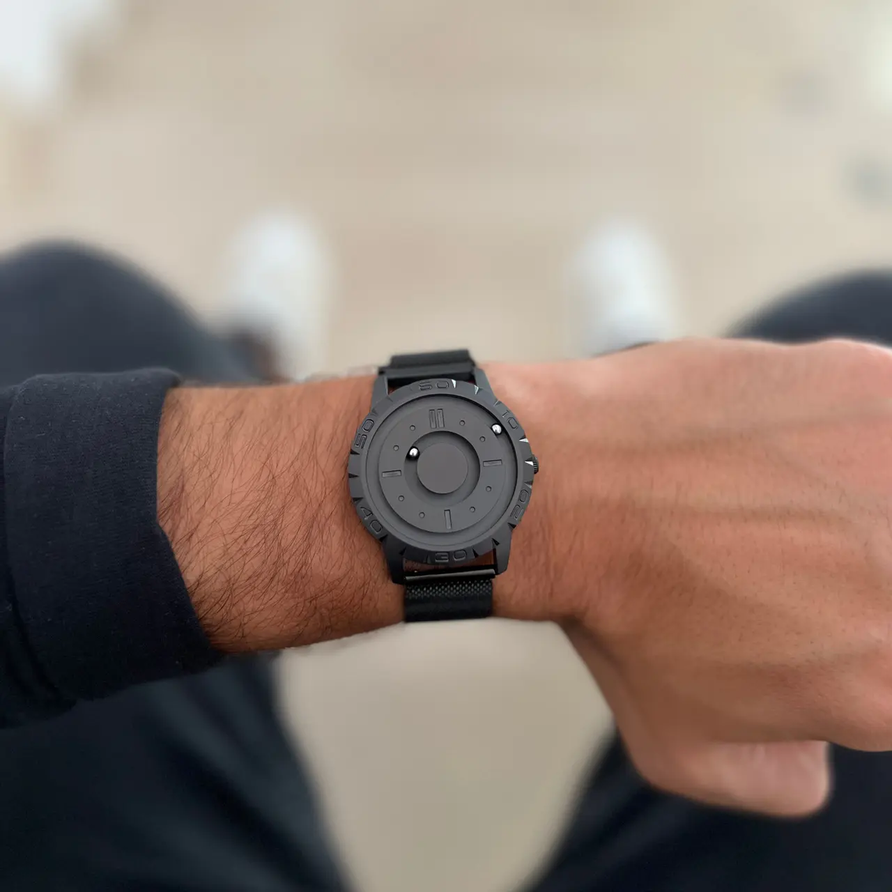 Komet Black mesh magnetic black