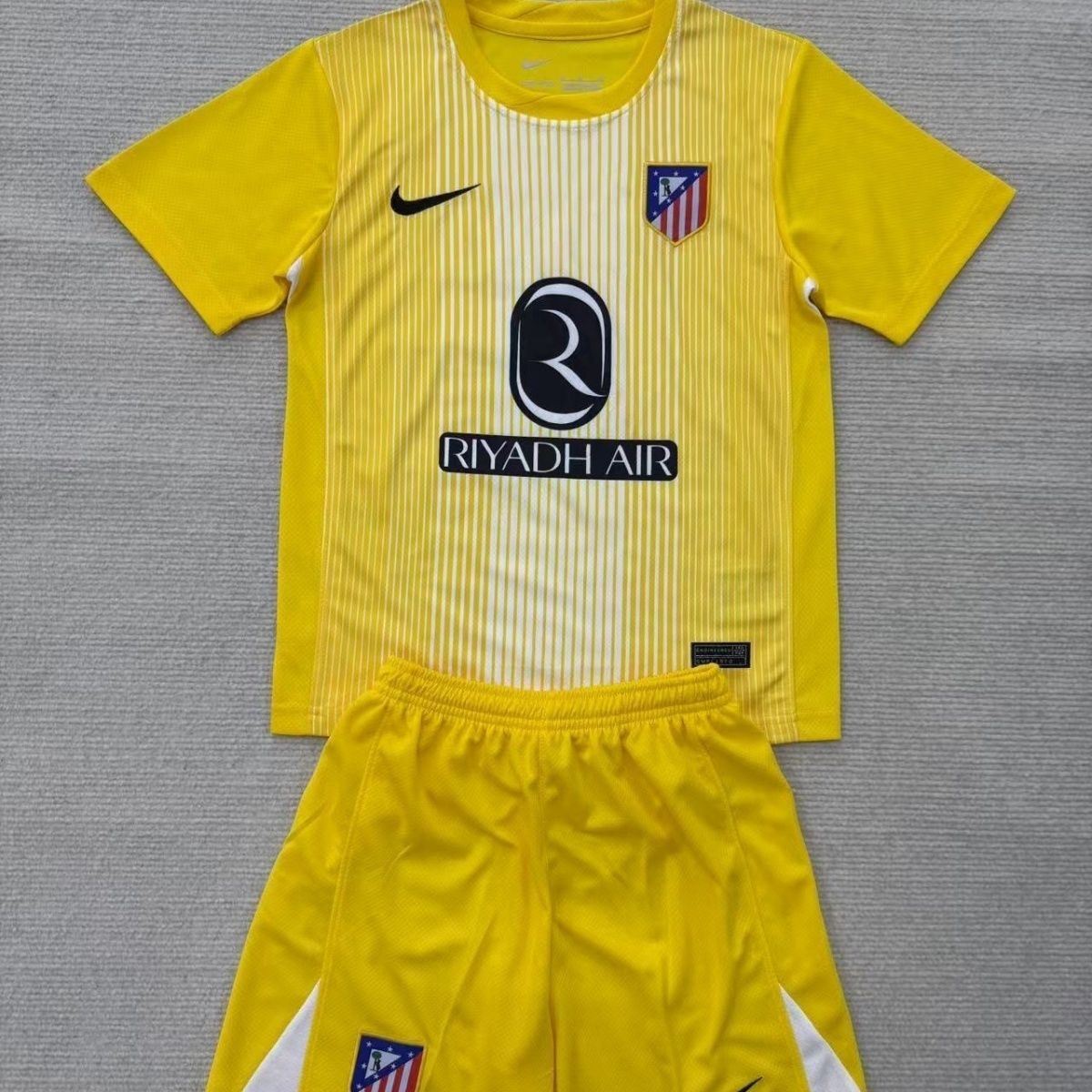 2025/2026 Atletico Madrid GoalkeeperFootball Shirt Kids Size 1:1 Thai Quality
