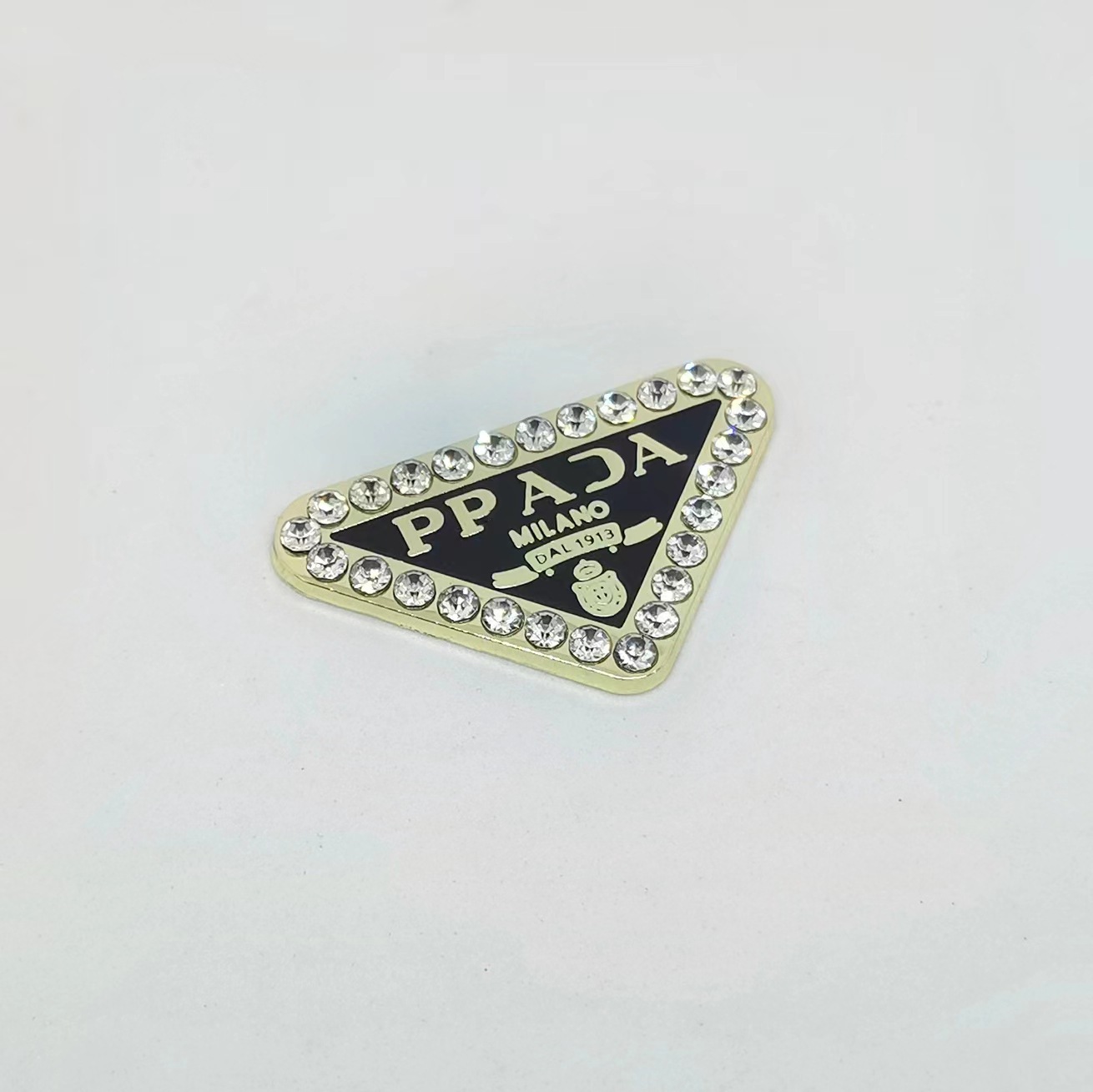 P-Triangular Signage With Diamonds 43MM*27MM