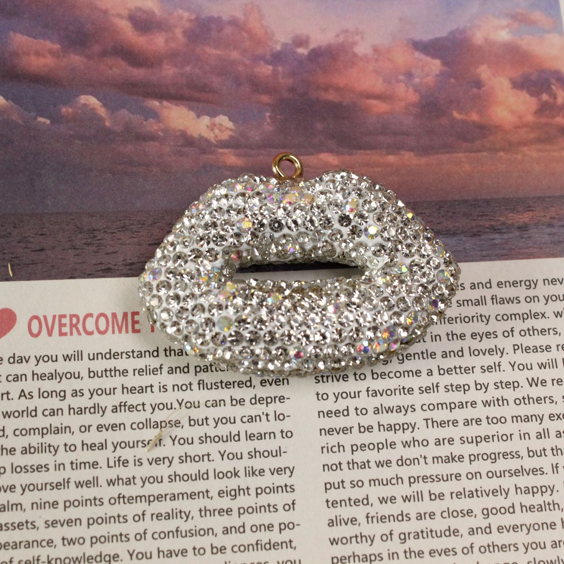 Lip With Diamonds 50MM*35MM