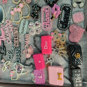 50-100PCS MIX PINK-BLACK LUX CHARMS