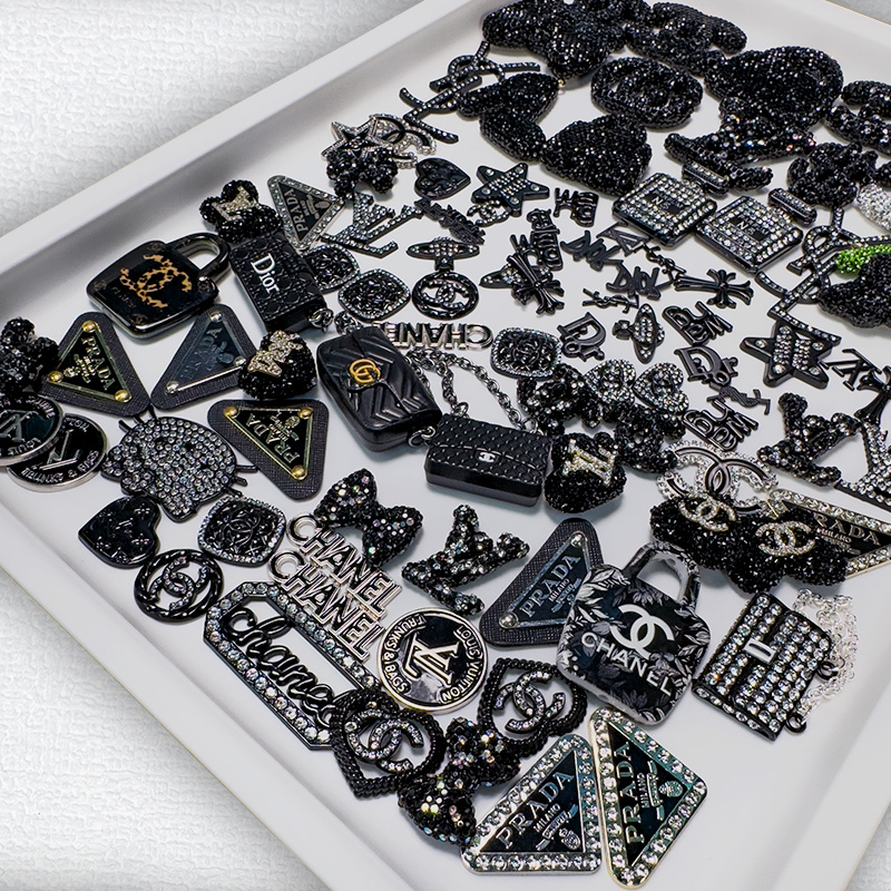 50-100PCS MIX BLACK LUX CHARMS