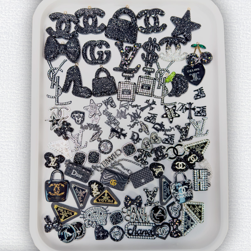 50-100PCS MIX BLACK LUX CHARMS