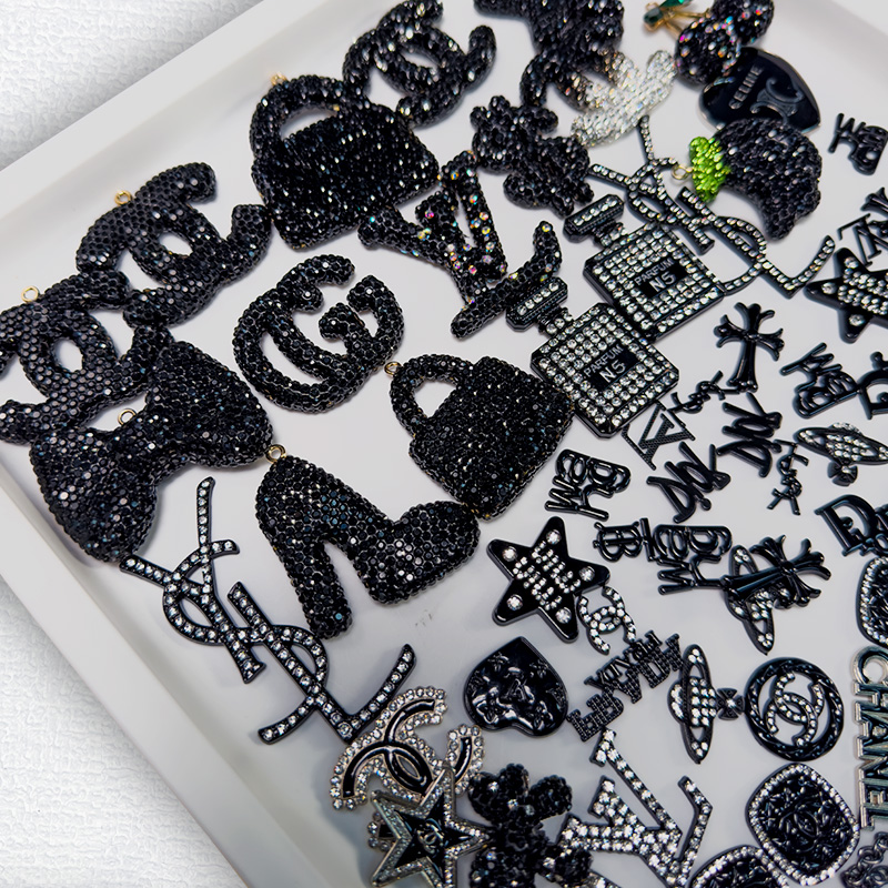 50-100PCS MIX BLACK LUX CHARMS