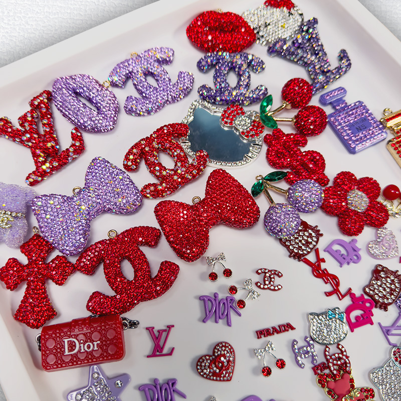 50-100PCS MIX RED-PURPLE LUX CHARMS