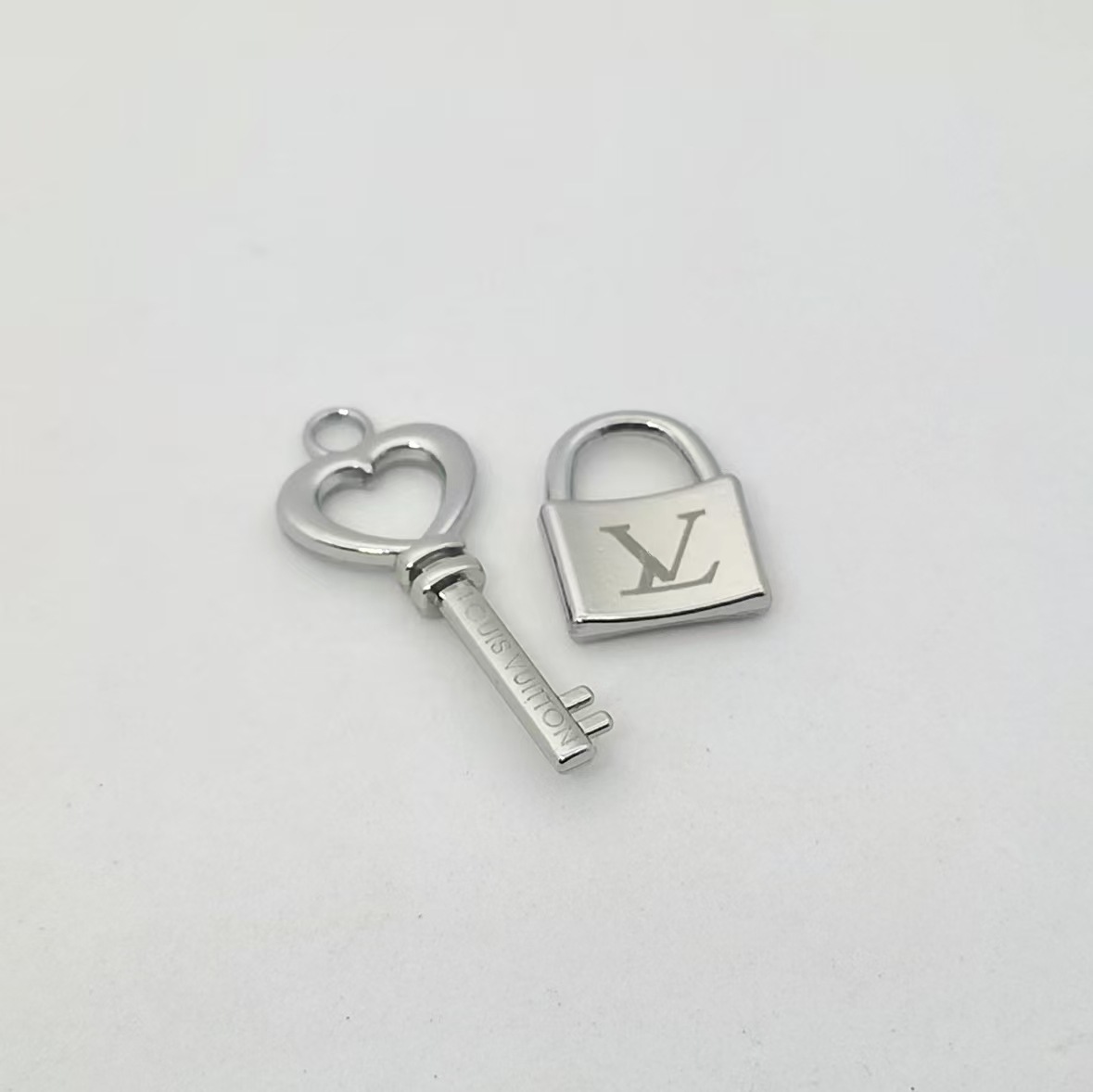 A Set Of Keys And Locks  32MM*13MM