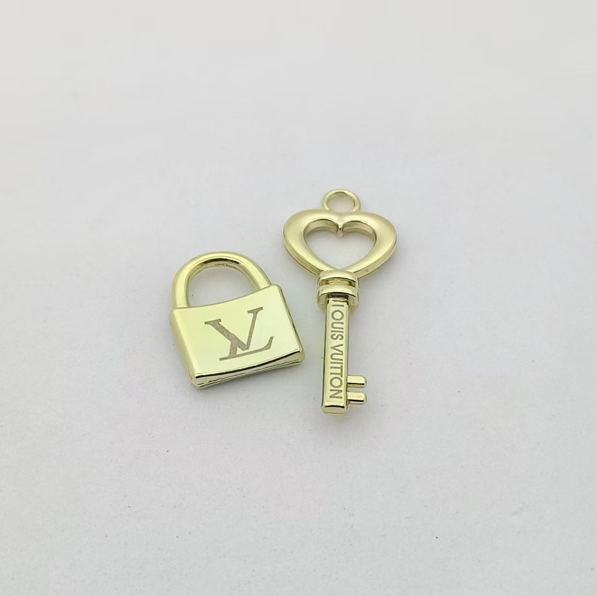 A Set Of Keys And Locks  32MM*13MM