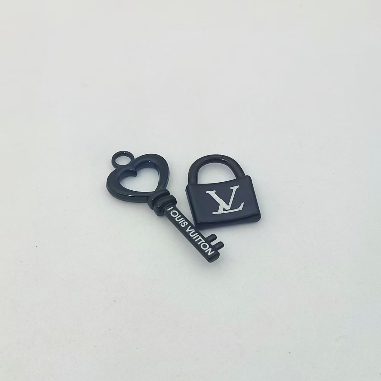 A Set Of Keys And Locks  32MM*13MM