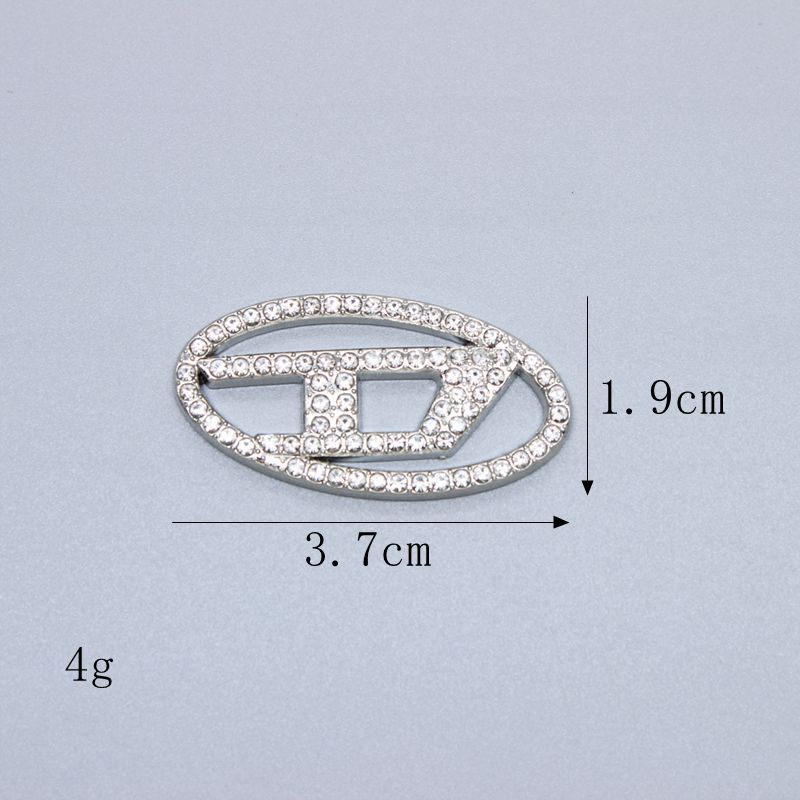 Trend Letter D With Diamonds