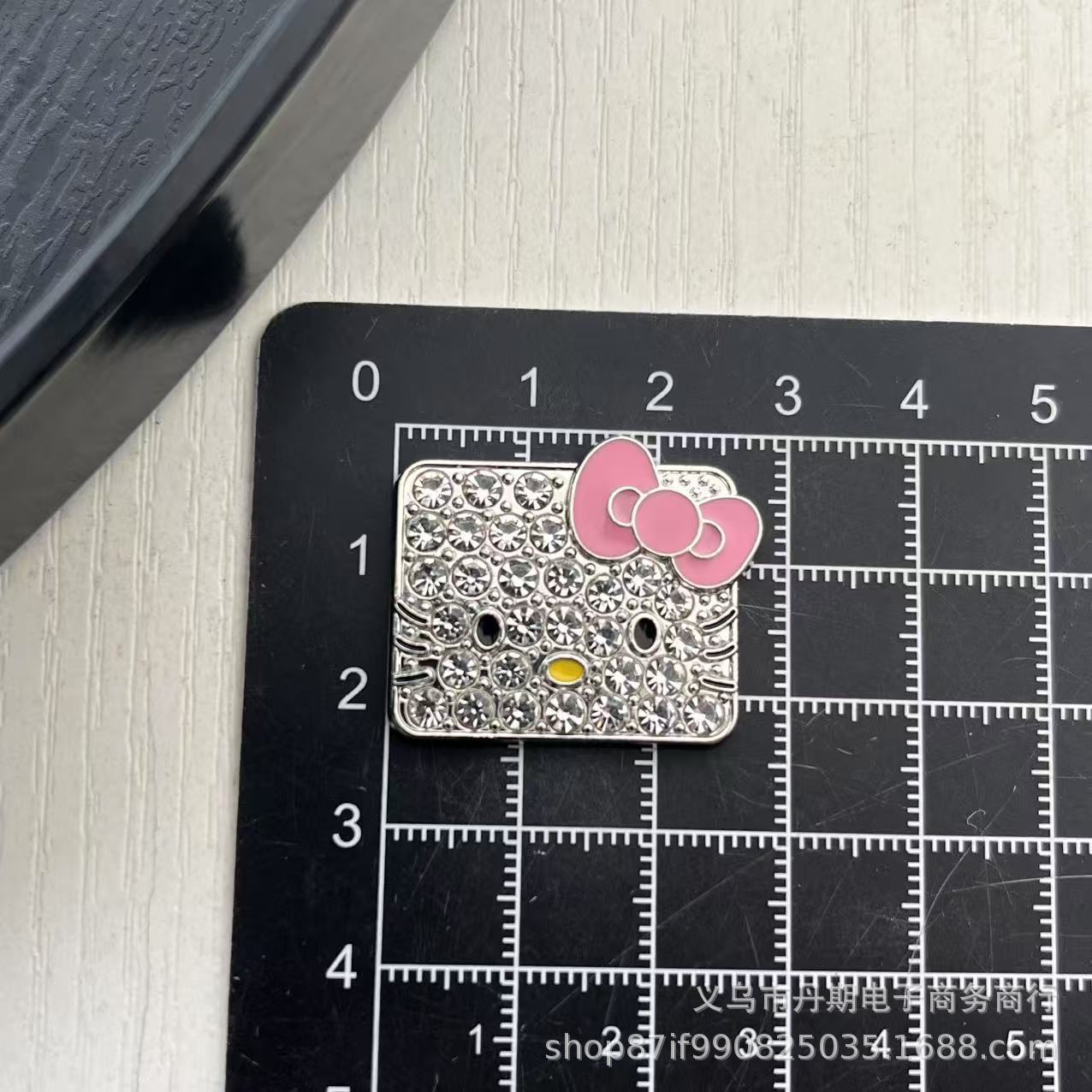 HK With Diamond And Bow 28MM*25MM