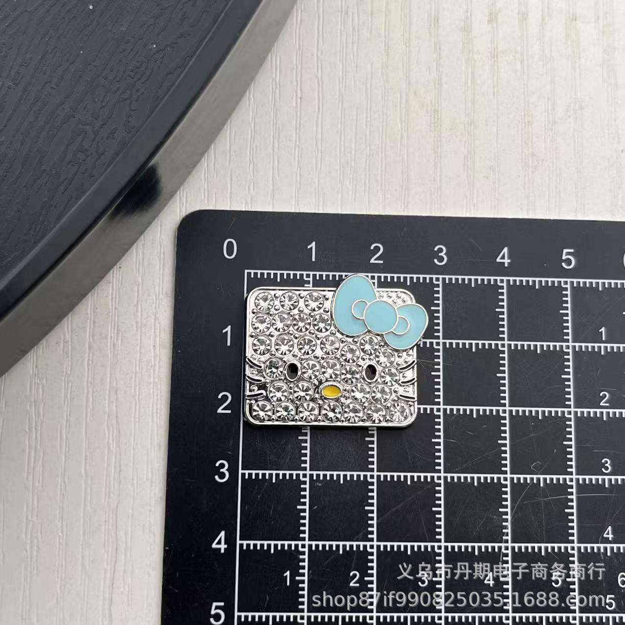 HK With Diamond And Bow 28MM*25MM