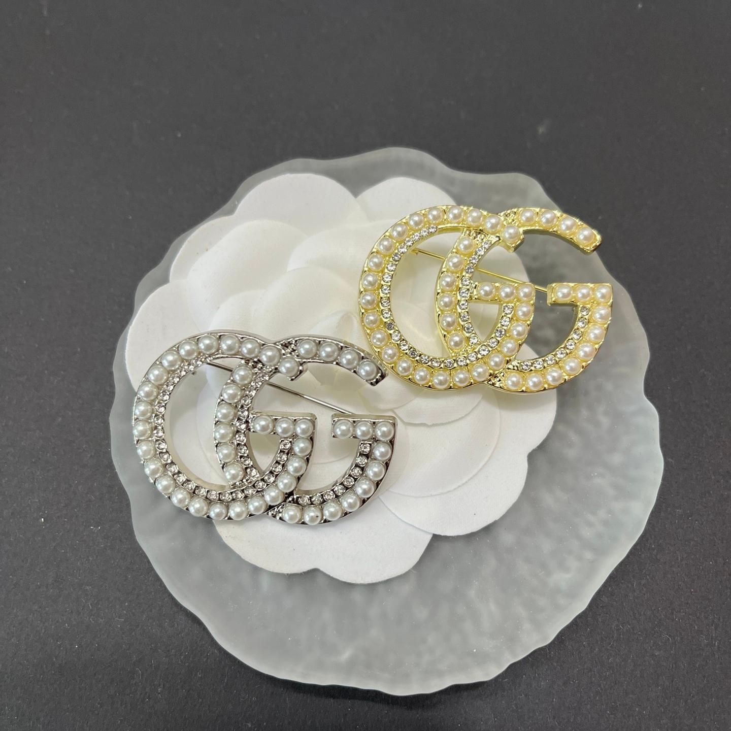 GG covered in tiny pearls 42MM*30MM