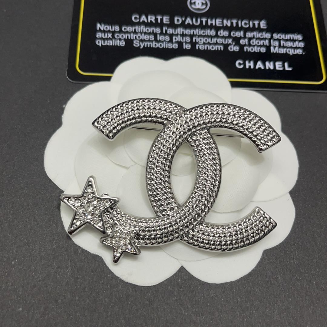 CC with a diamond-studded five-pointed star 60MM*45MM