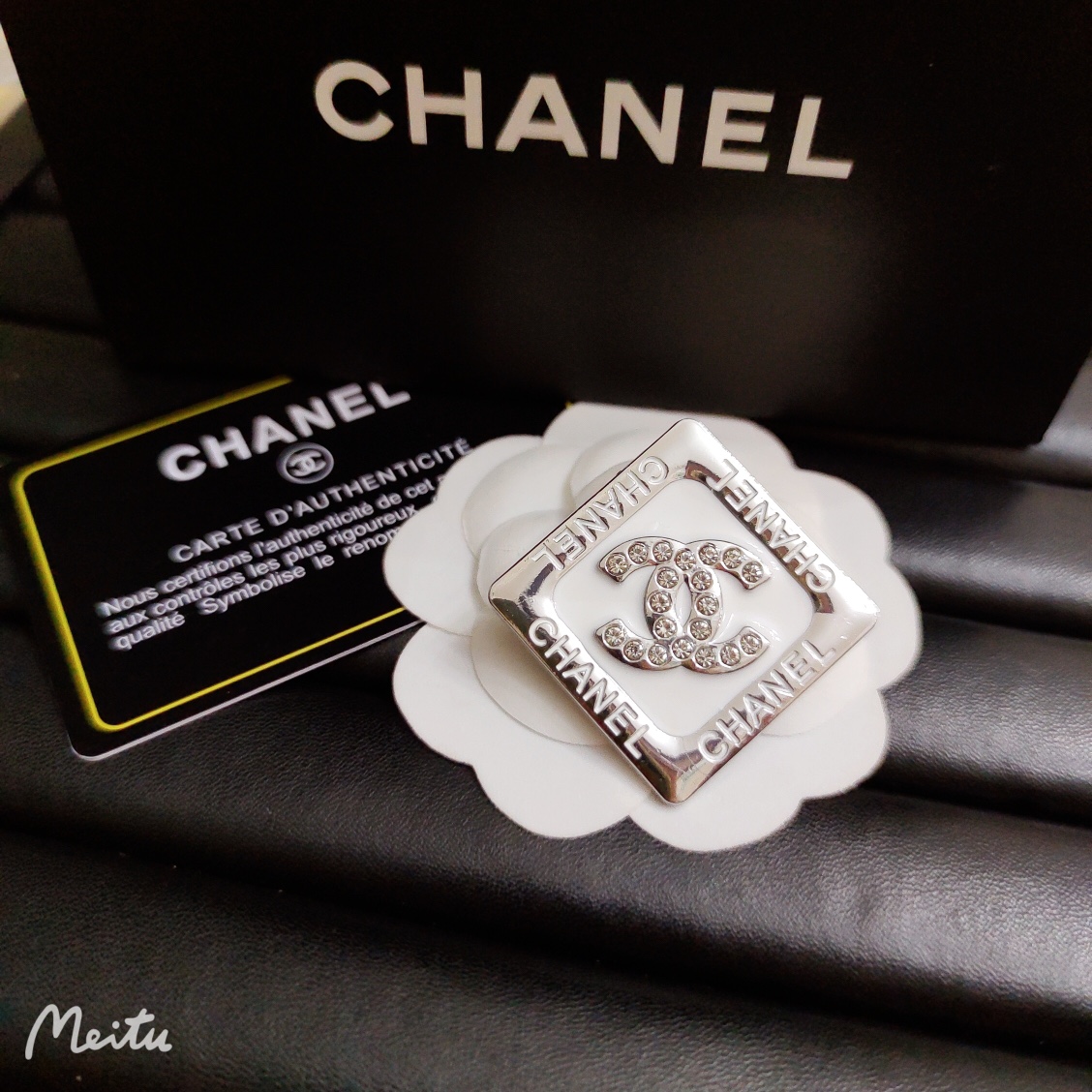 C-Double C Square with letters around it With diamonds 35MM*35MM