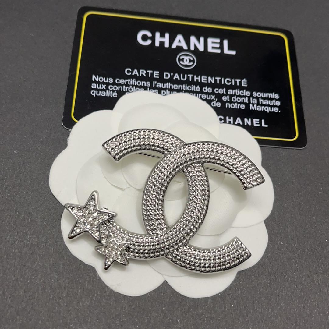 CC with a diamond-studded five-pointed star 60MM*45MM