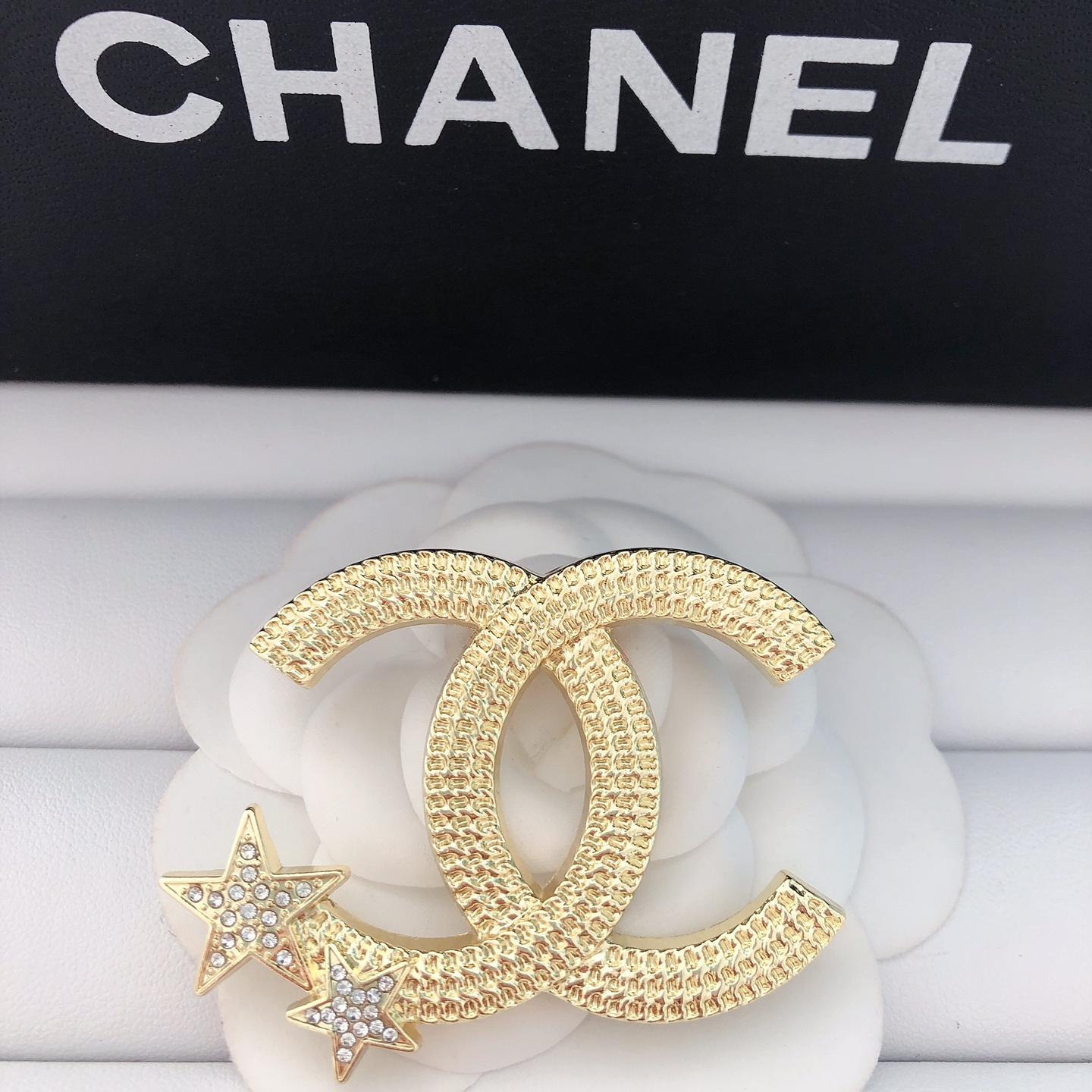 CC with a diamond-studded five-pointed star 60MM*45MM