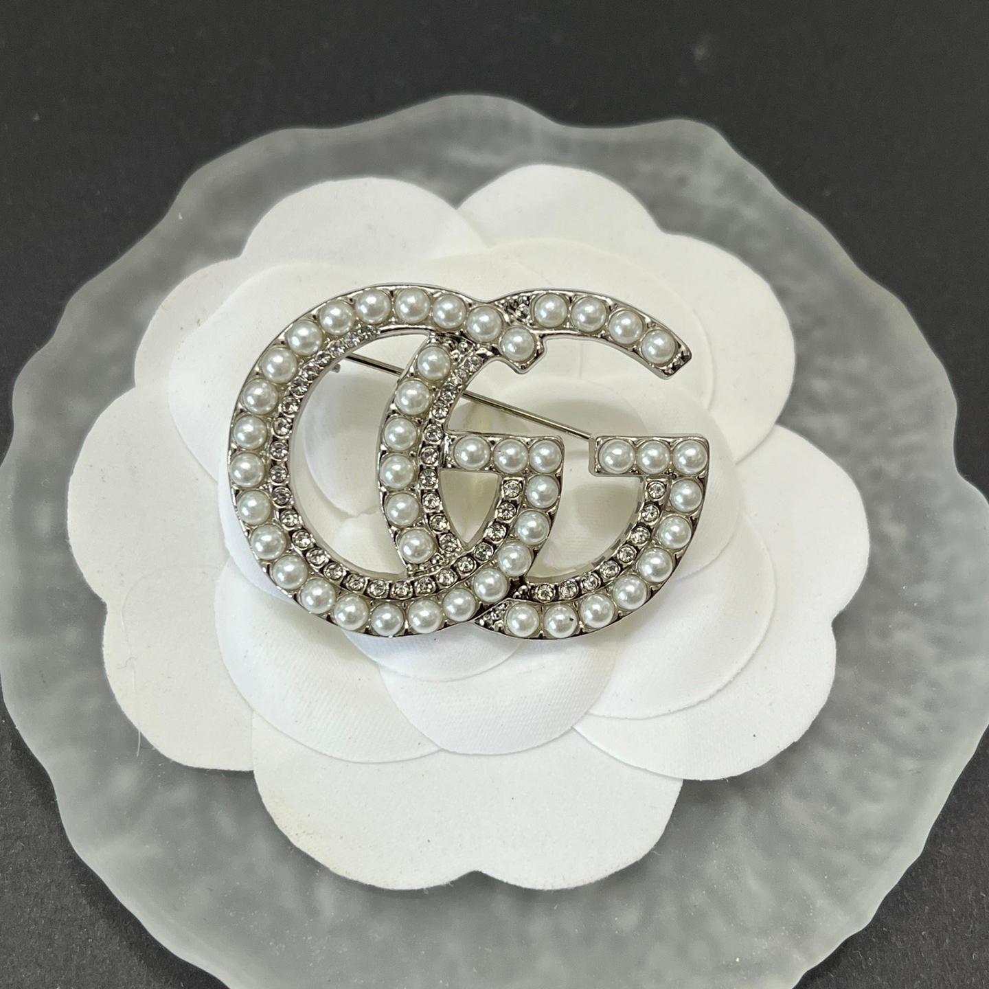 GG covered in tiny pearls 42MM*30MM