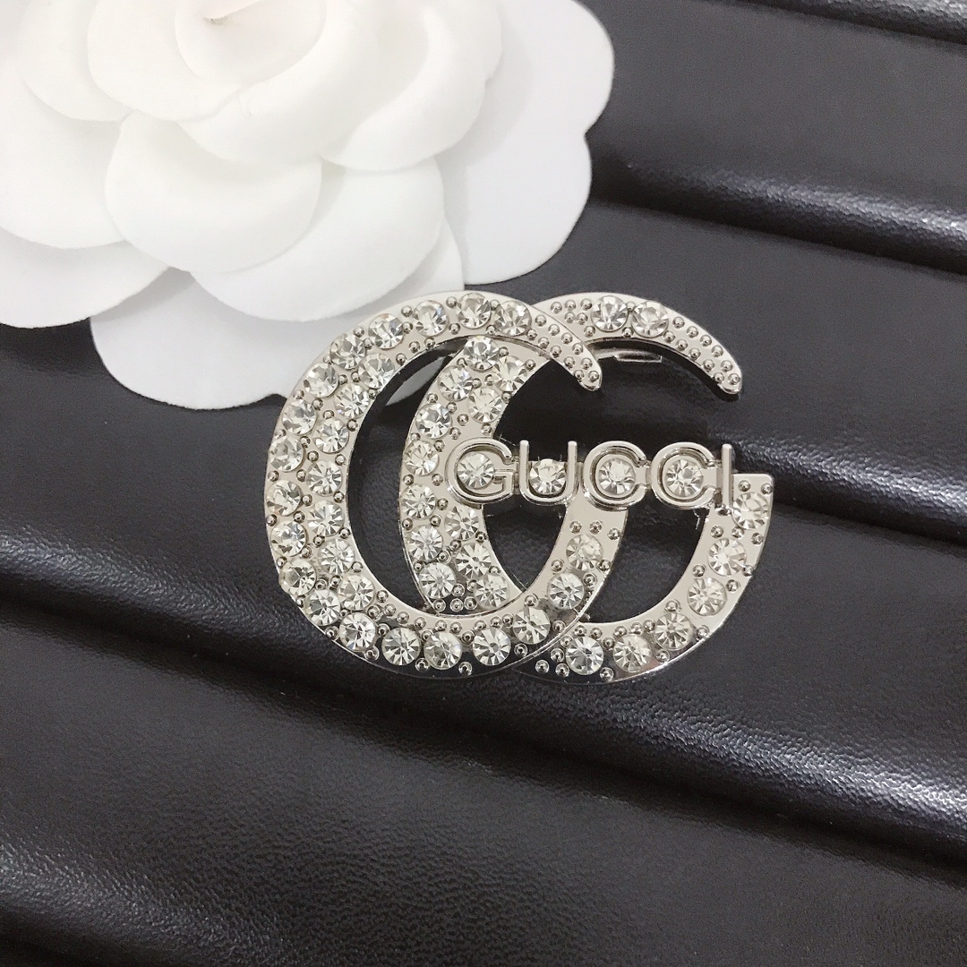 Full-Diamond Metal GG, with GG in the center 45MM*35MM