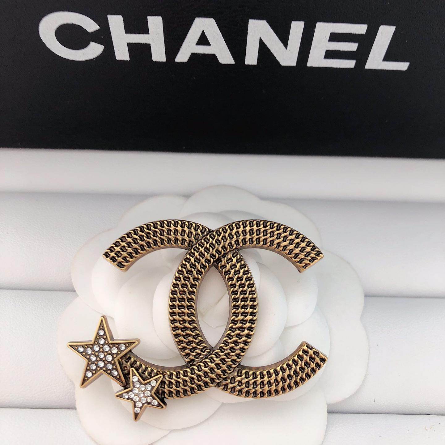 CC with a diamond-studded five-pointed star 60MM*45MM