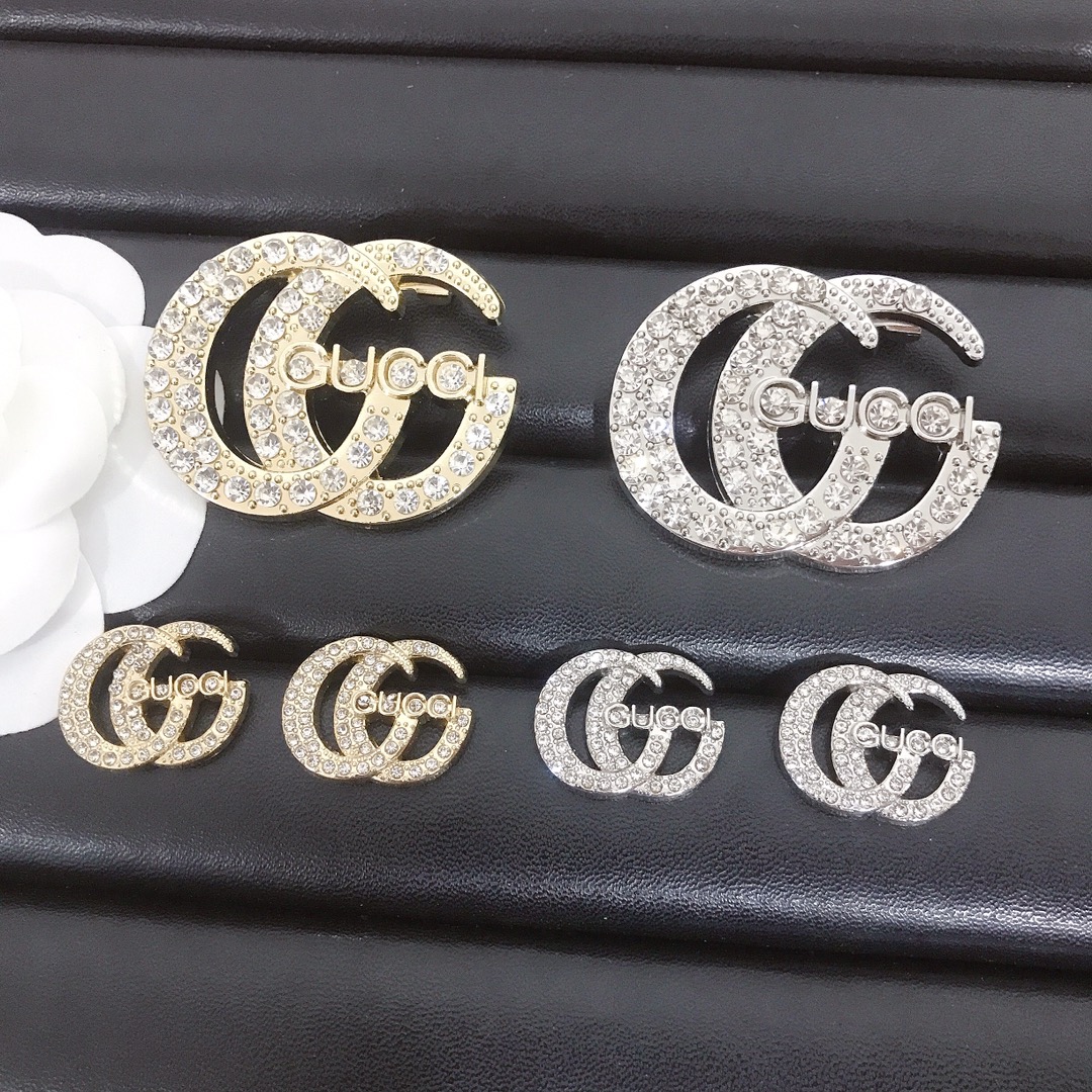 Full-Diamond Metal GG, with GG in the center 45MM*35MM