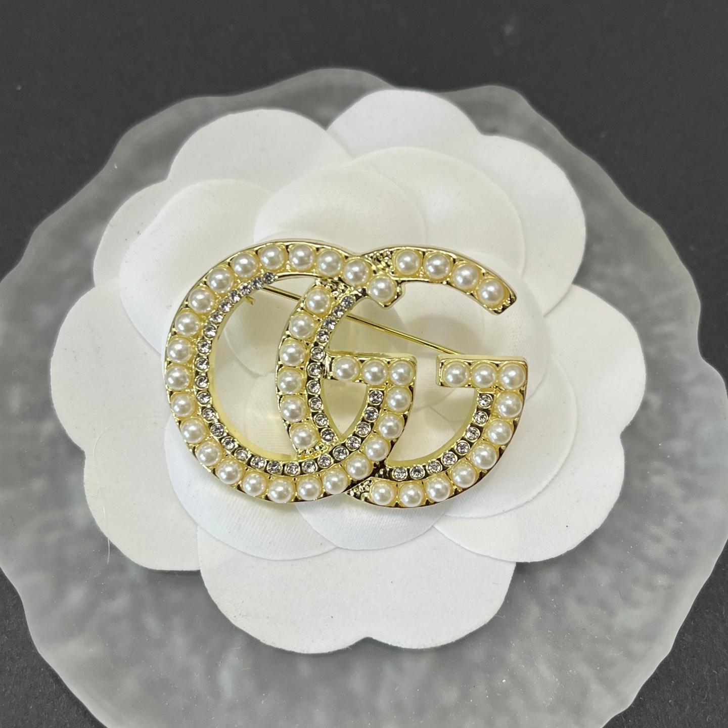 GG covered in tiny pearls 42MM*30MM