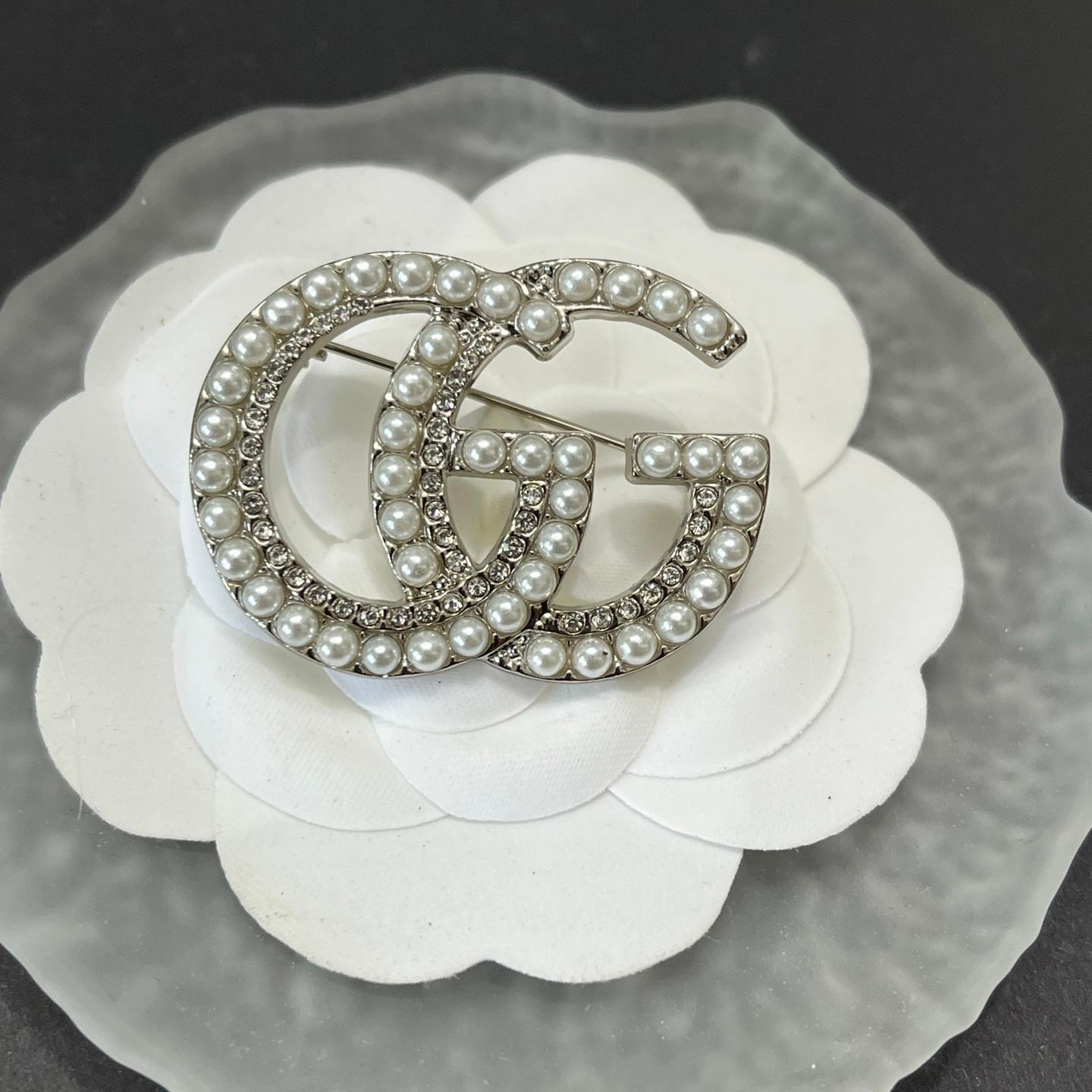 GG covered in tiny pearls 42MM*30MM