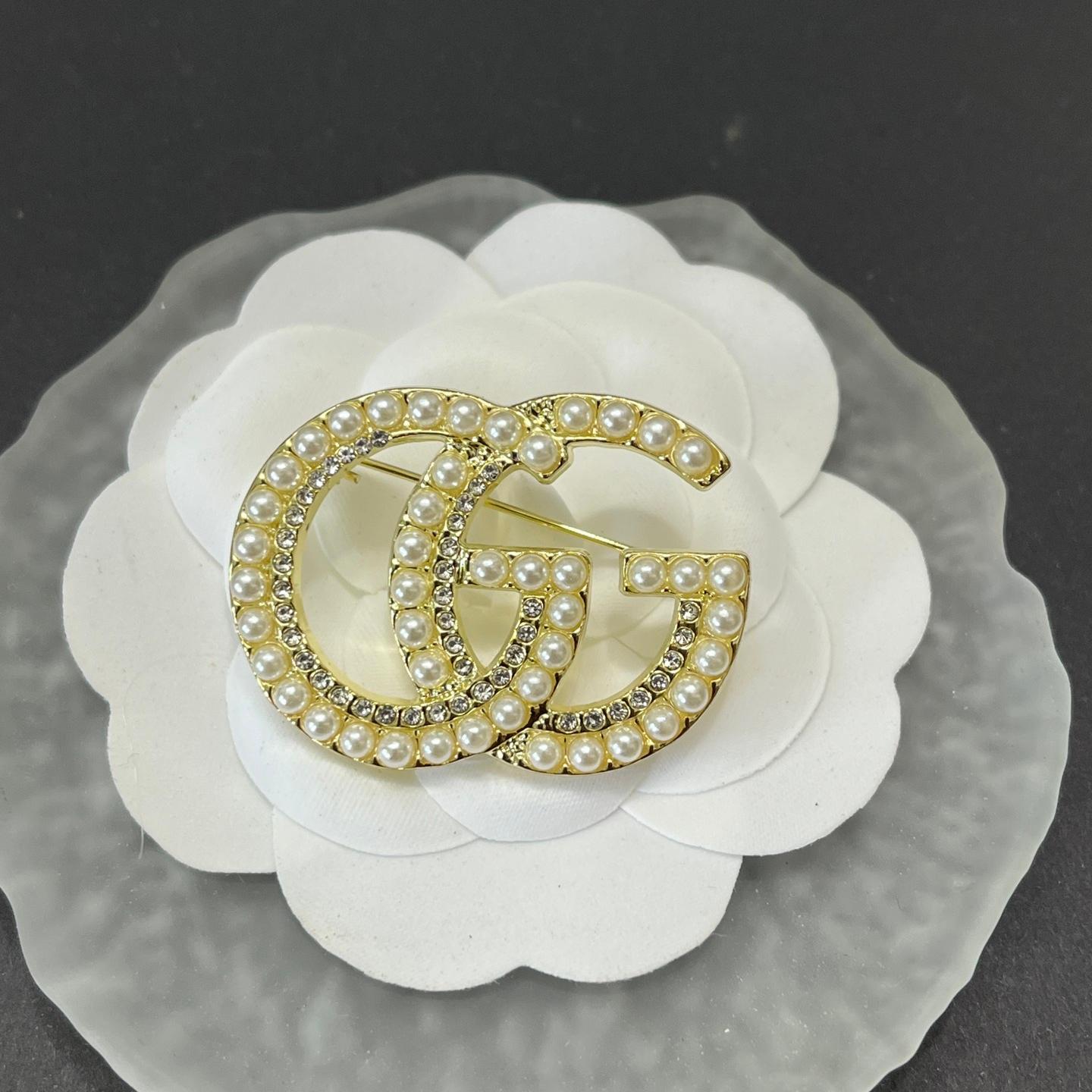 GG covered in tiny pearls 42MM*30MM