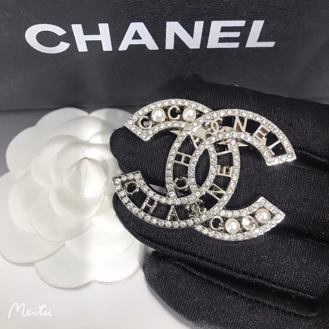 C-Double C With  diamonds And Pearl 50MM*40MM