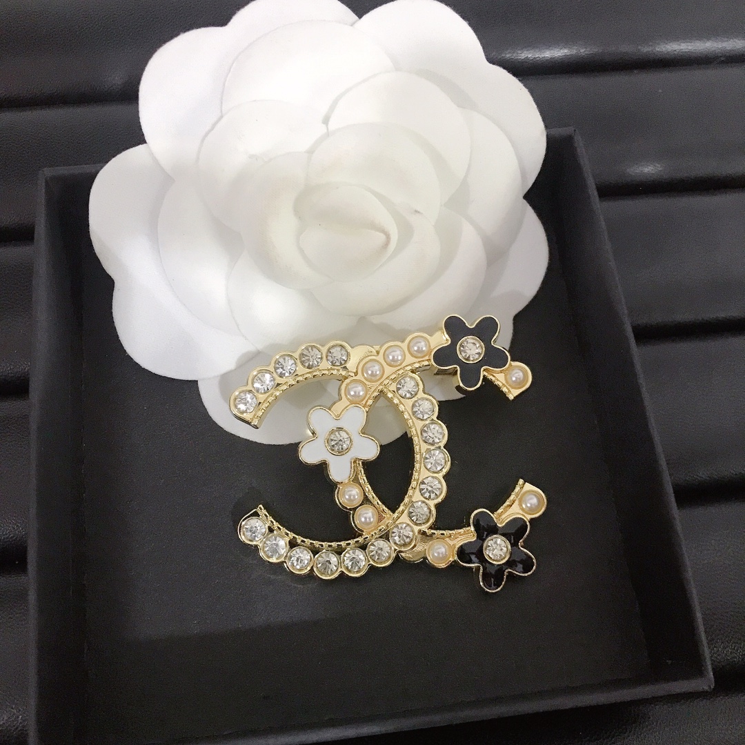 CC-With flower and diamonds 47MM*42MM