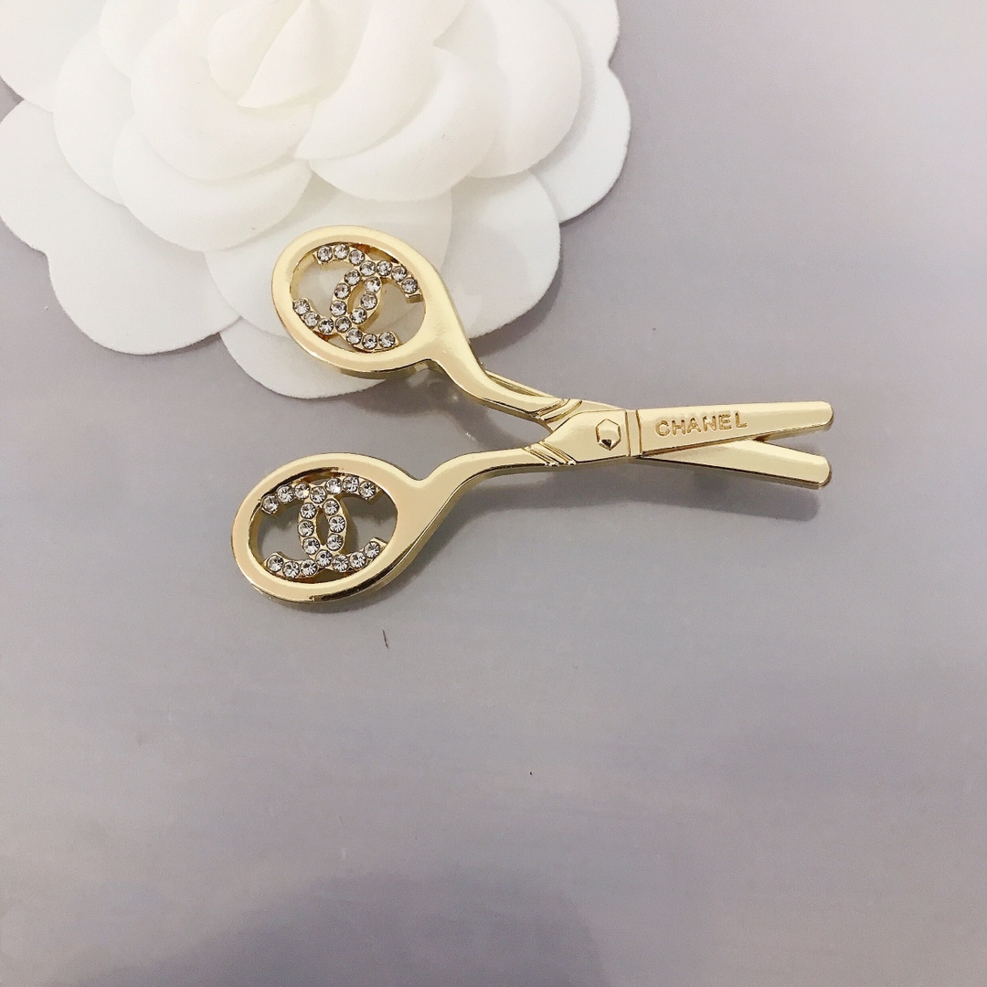 CC-Scissor shaped with Diamond 57MM*37MM